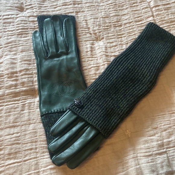 Chanel women’s Lambskin Gloves. NWOT - Picture 5 of 12